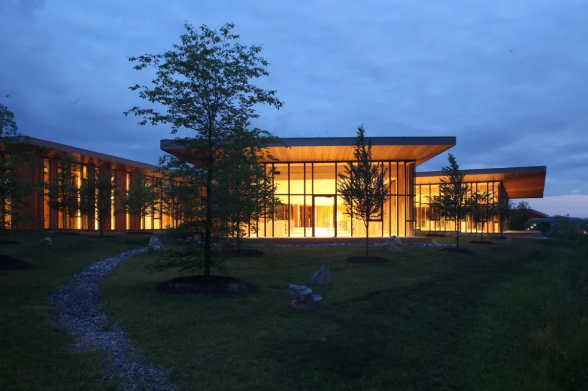 BIM建筑|树建筑：JST 哈里斯堡生产工程中心 / 芦泽龙一事务所 & Arcari + Iovino Architects