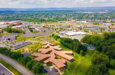 BIM建筑|树建筑：JST 哈里斯堡生产工程中心 / 芦泽龙一事务所 & Arcari + Iovino Architects-BIM建筑网