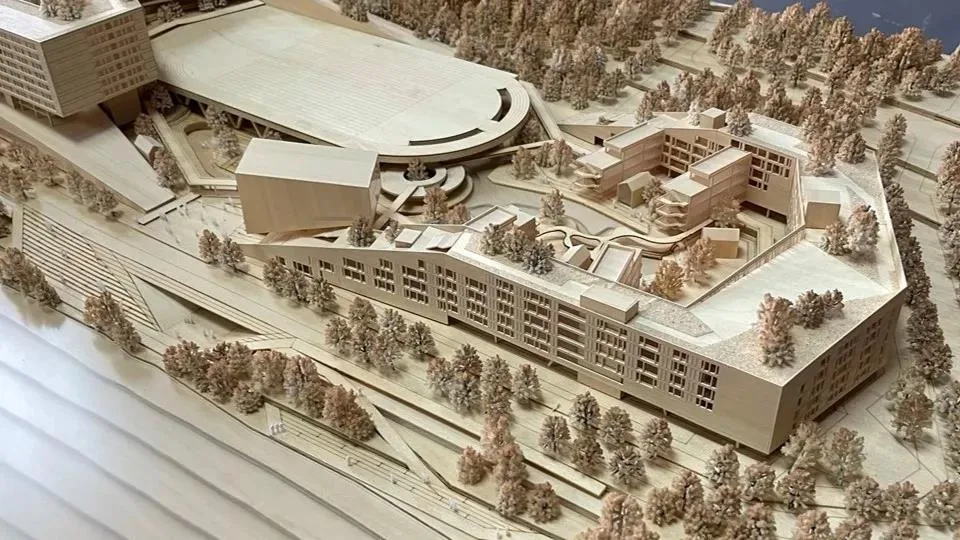 BIM建筑|“塘畔隐园”—深圳市第二十八高级中学建筑方案设计 / 一境建筑设计