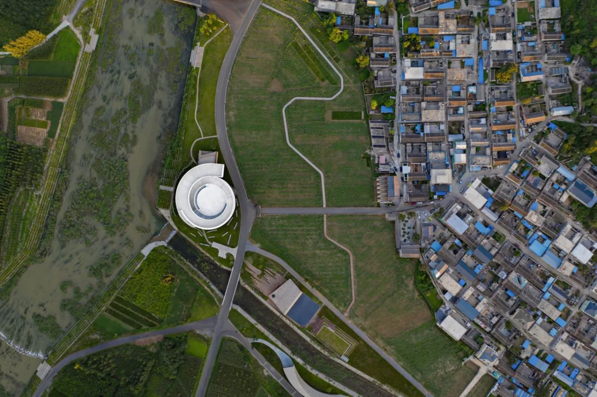 BIM建筑|振兴乡村需要“知行合一”：田岗艺术中心 / 袈蓝建筑
