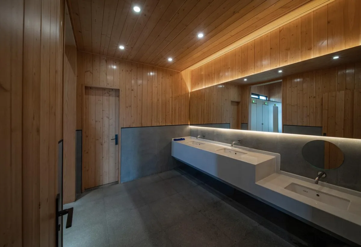 BIM建筑|富阳·阳陂湖湿地接待中心 / 尌林建筑设计事务所