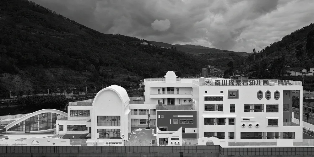 BIM建筑|虽偏远 理想必致！在西昌卫星发射基地大凉山建一座“探索者幼儿园” / 迪卡建筑设计中心