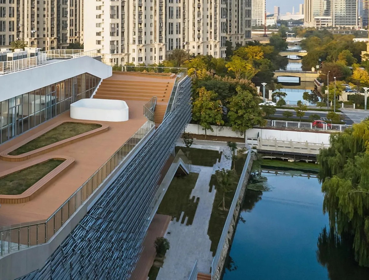 BIM建筑|桥上教学楼 - 盐城外国语学校创新中心 / 普泛建筑
