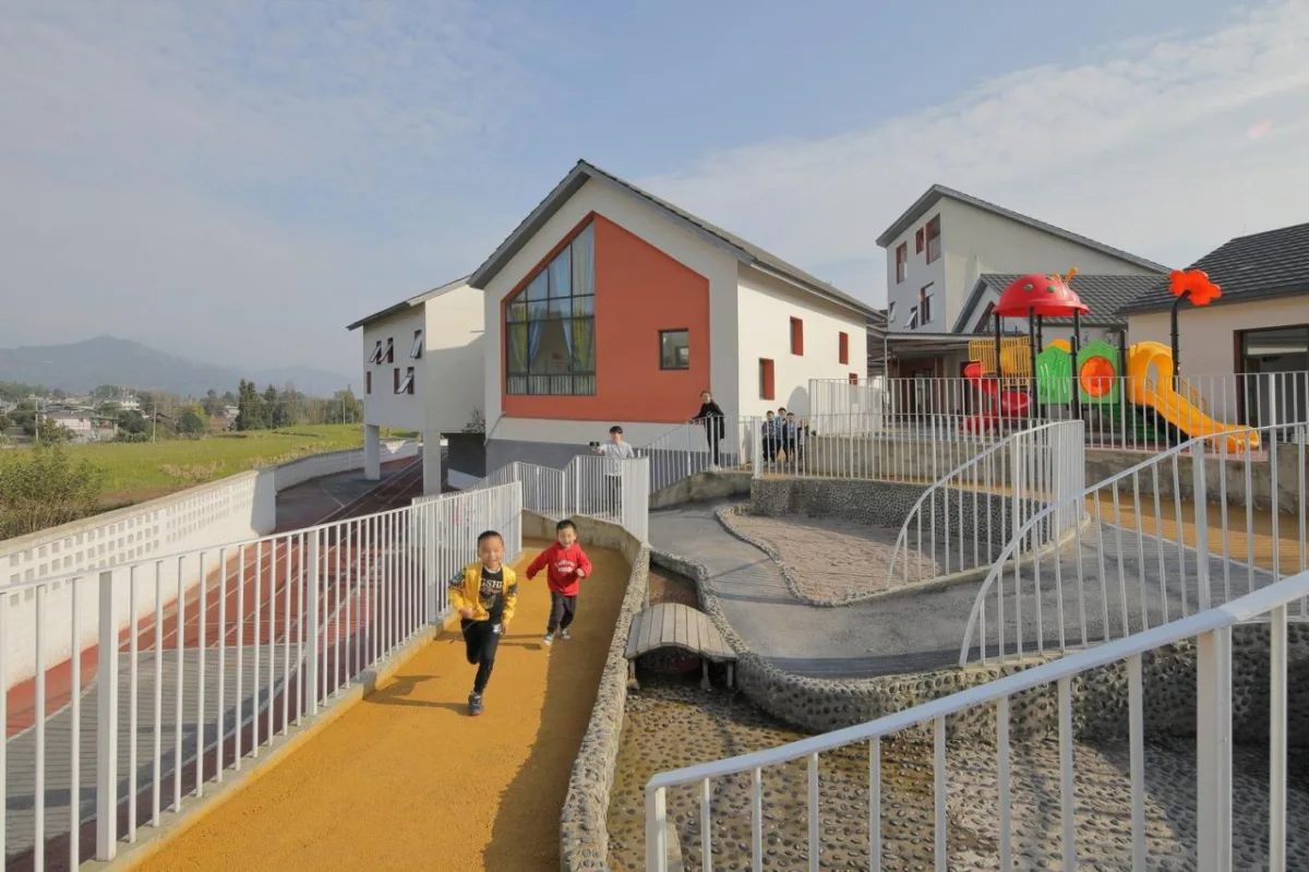 BIM建筑|大坪乡幼儿园 / 东意建筑