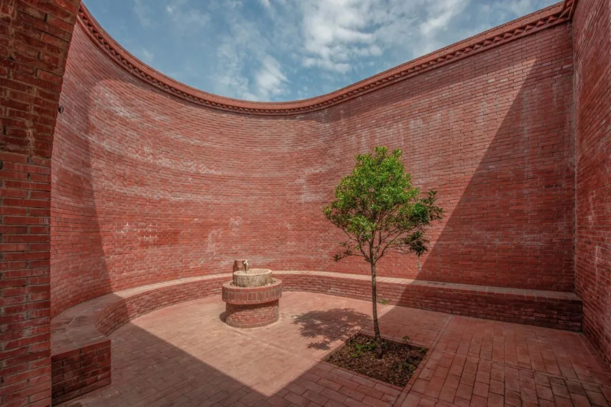 BIM建筑| 李子沟村红砖自然礼堂 / KEYWORKS + 礽建筑