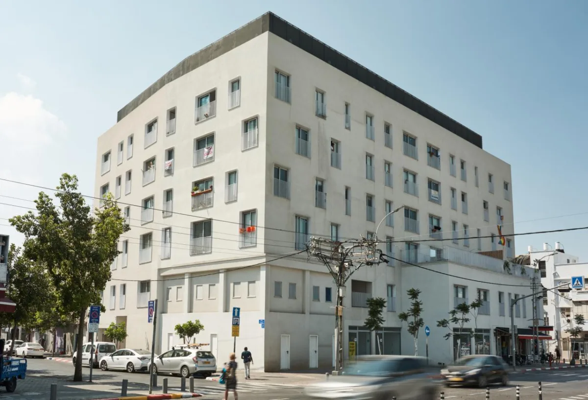 BIM建筑|飘带一般的中央公寓楼 / HQ Architects