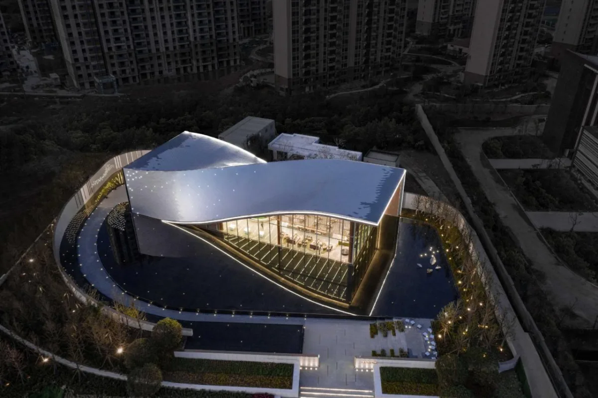 BIM建筑|武汉城建 · 花山印象：旋扭的动感 / 成执设计