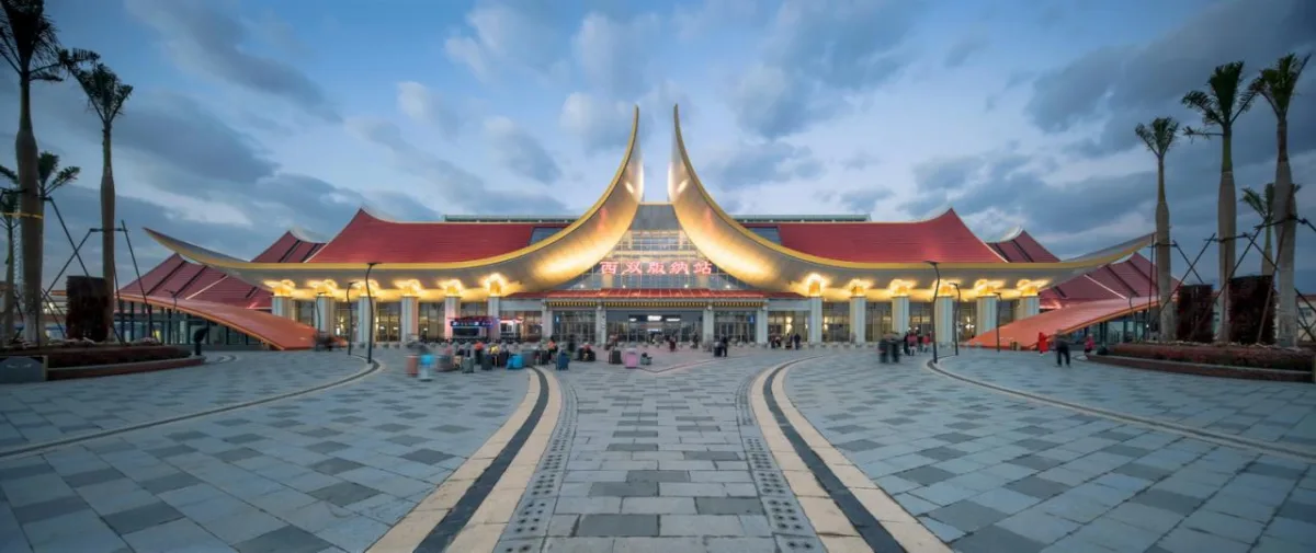 BIM建筑|雀舞彩云：中老铁路-西双版纳站室内设计 / CCDI悉地国际