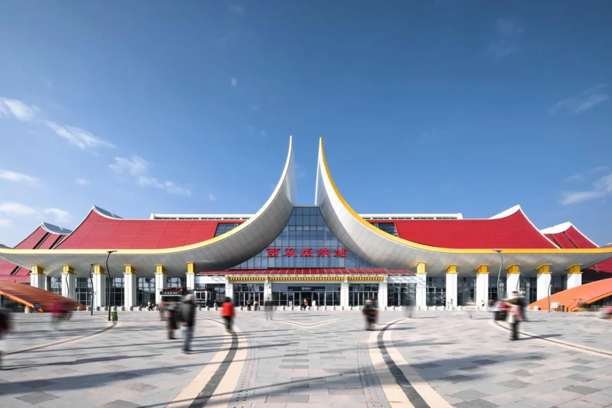 BIM建筑|雀舞彩云：中老铁路-西双版纳站室内设计 / CCDI悉地国际