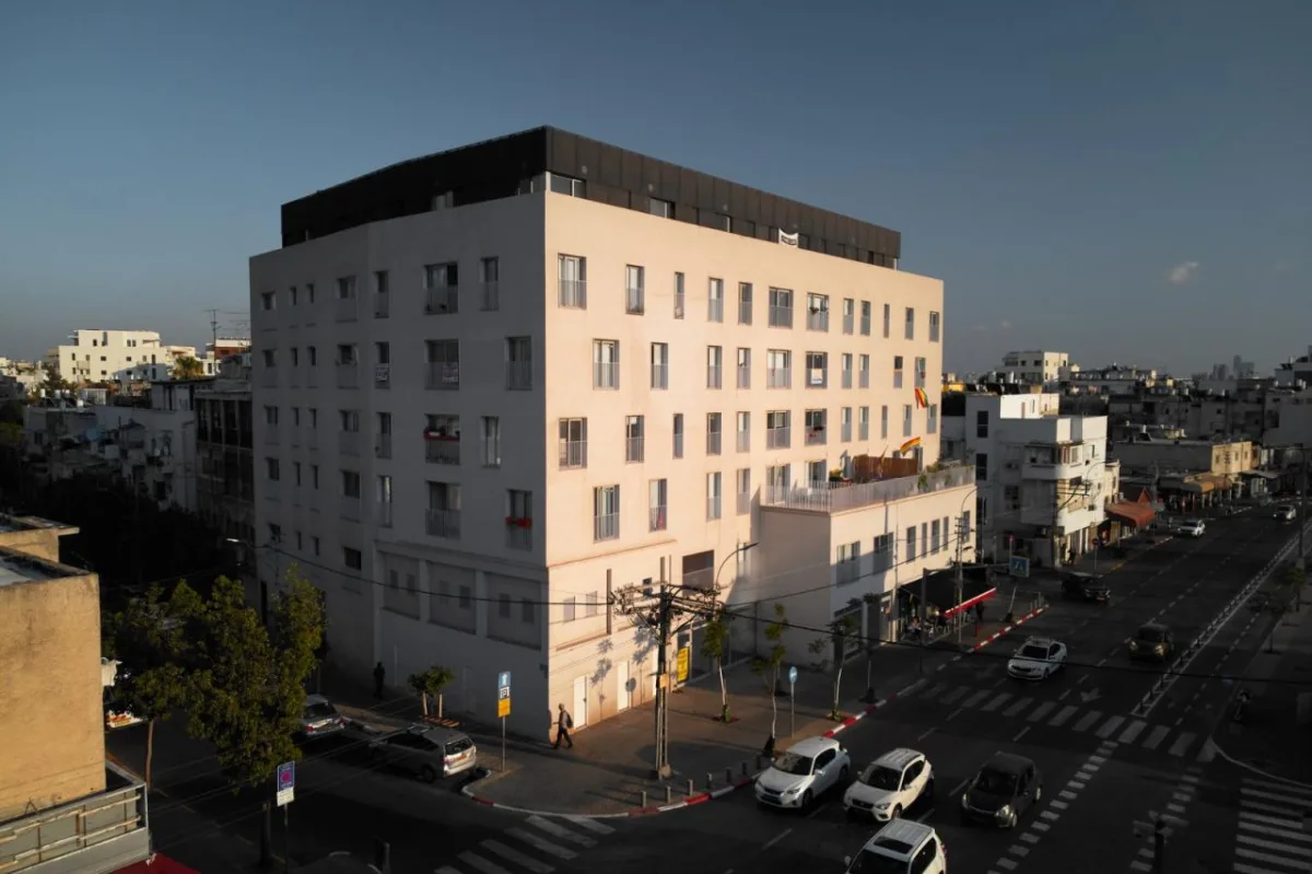 BIM建筑|飘带一般的中央公寓楼 / HQ Architects