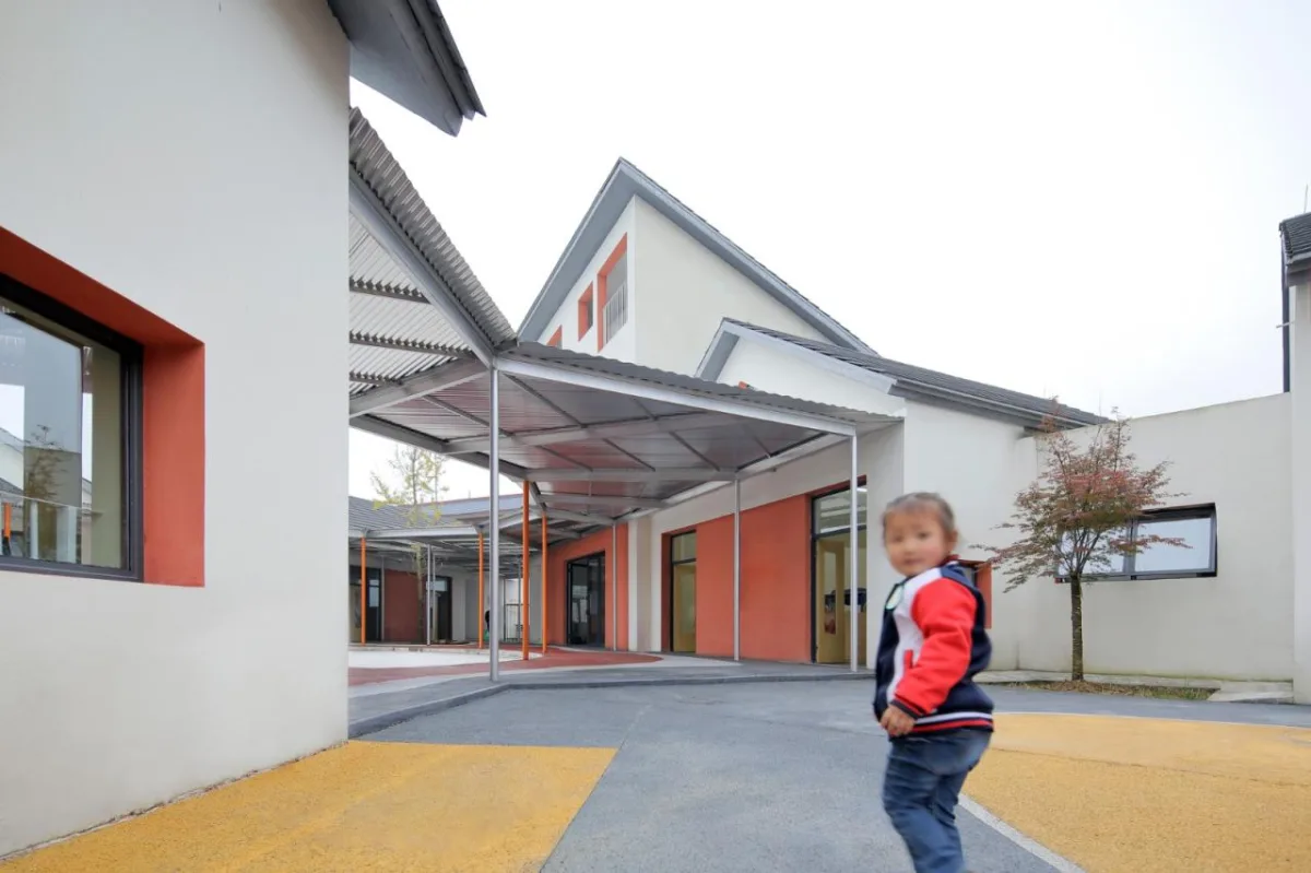 BIM建筑|大坪乡幼儿园 / 东意建筑
