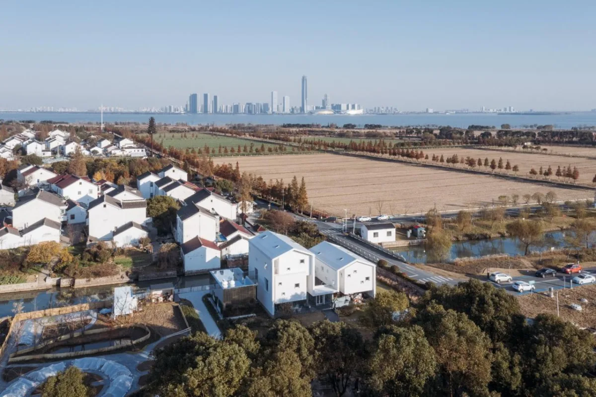 BIM建筑|剖面就是立面：白色的苏州伴宅 / Wutopia Lab