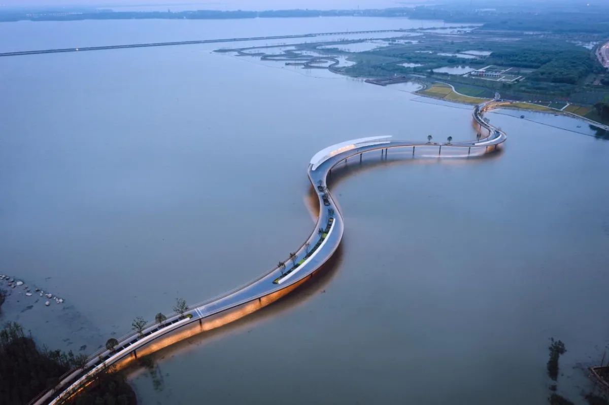 BIM建筑|环元荡贯通桥：一种混合的基建设施 / BAU建筑与城市设计事务所