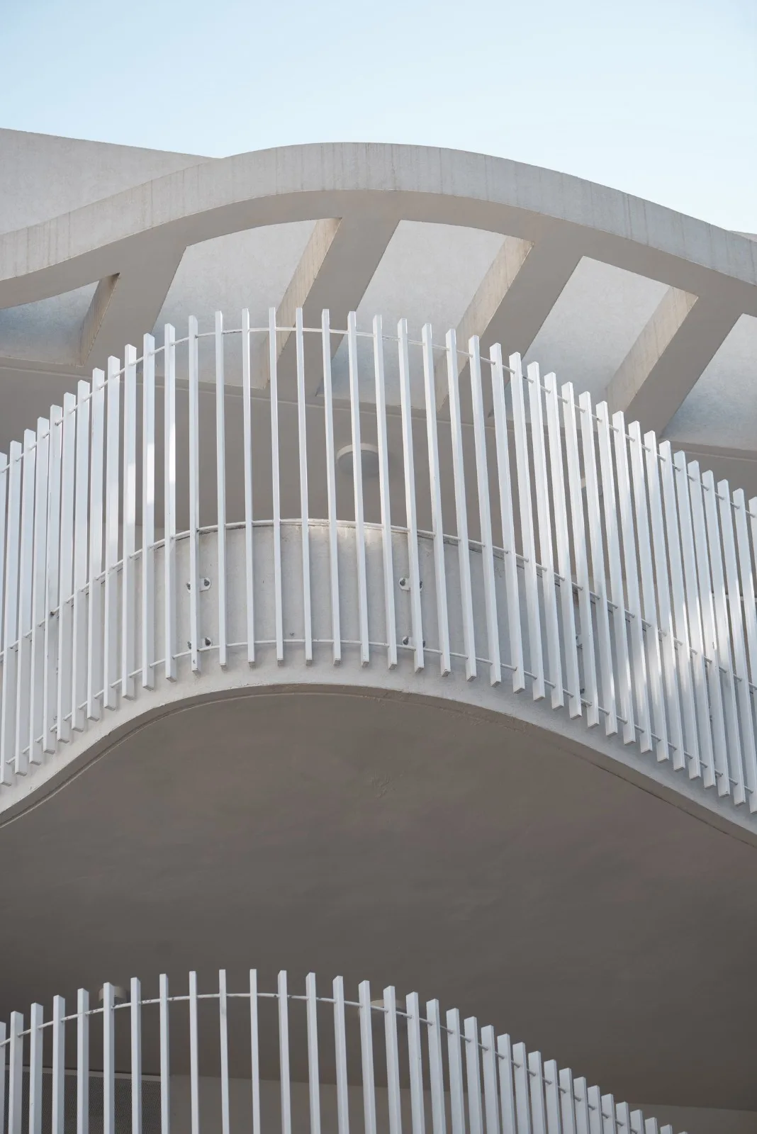 BIM建筑|飘带一般的中央公寓楼 / HQ Architects