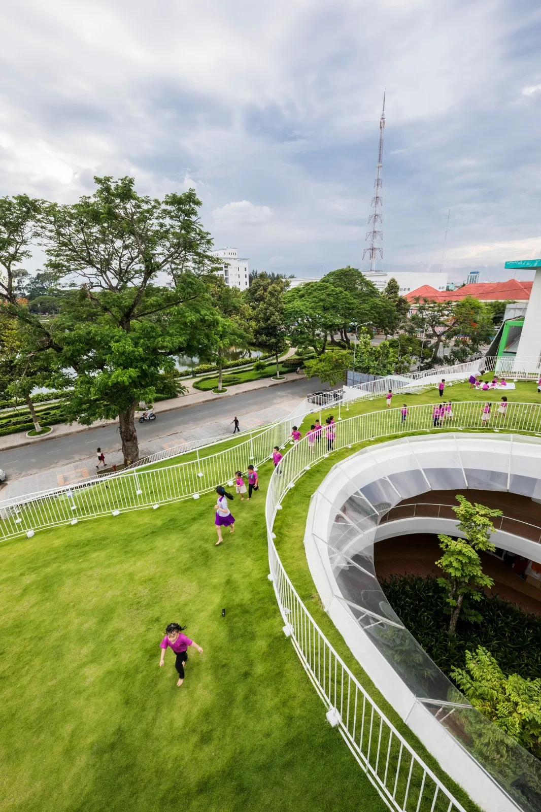 BIM建筑|山坡下的秘密基地：TTC Elite Ben Tre 幼儿园 / KIENTRUC O