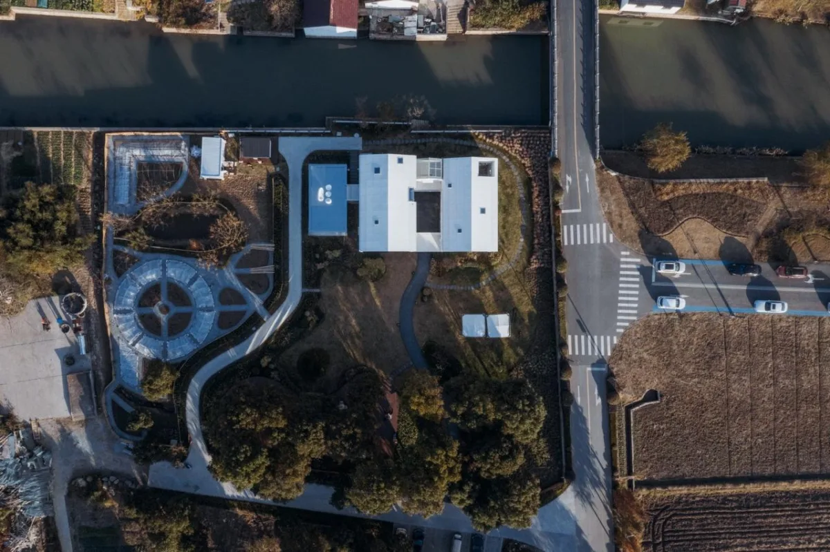 BIM建筑|剖面就是立面：白色的苏州伴宅 / Wutopia Lab