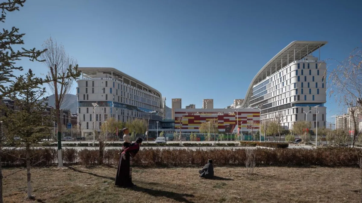 BIM建筑|西藏妇儿医院 / 八作建筑设计事务所
