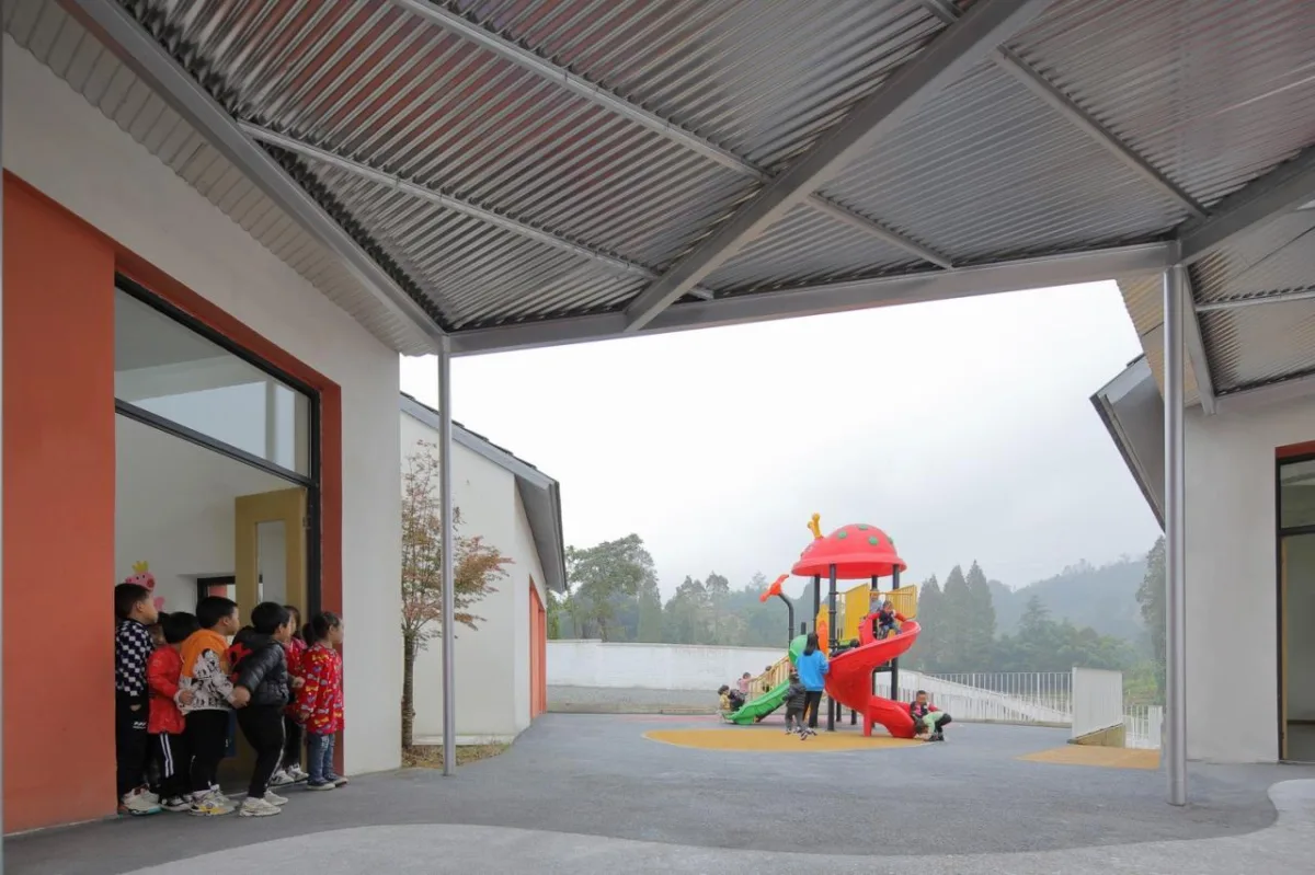 BIM建筑|大坪乡幼儿园 / 东意建筑