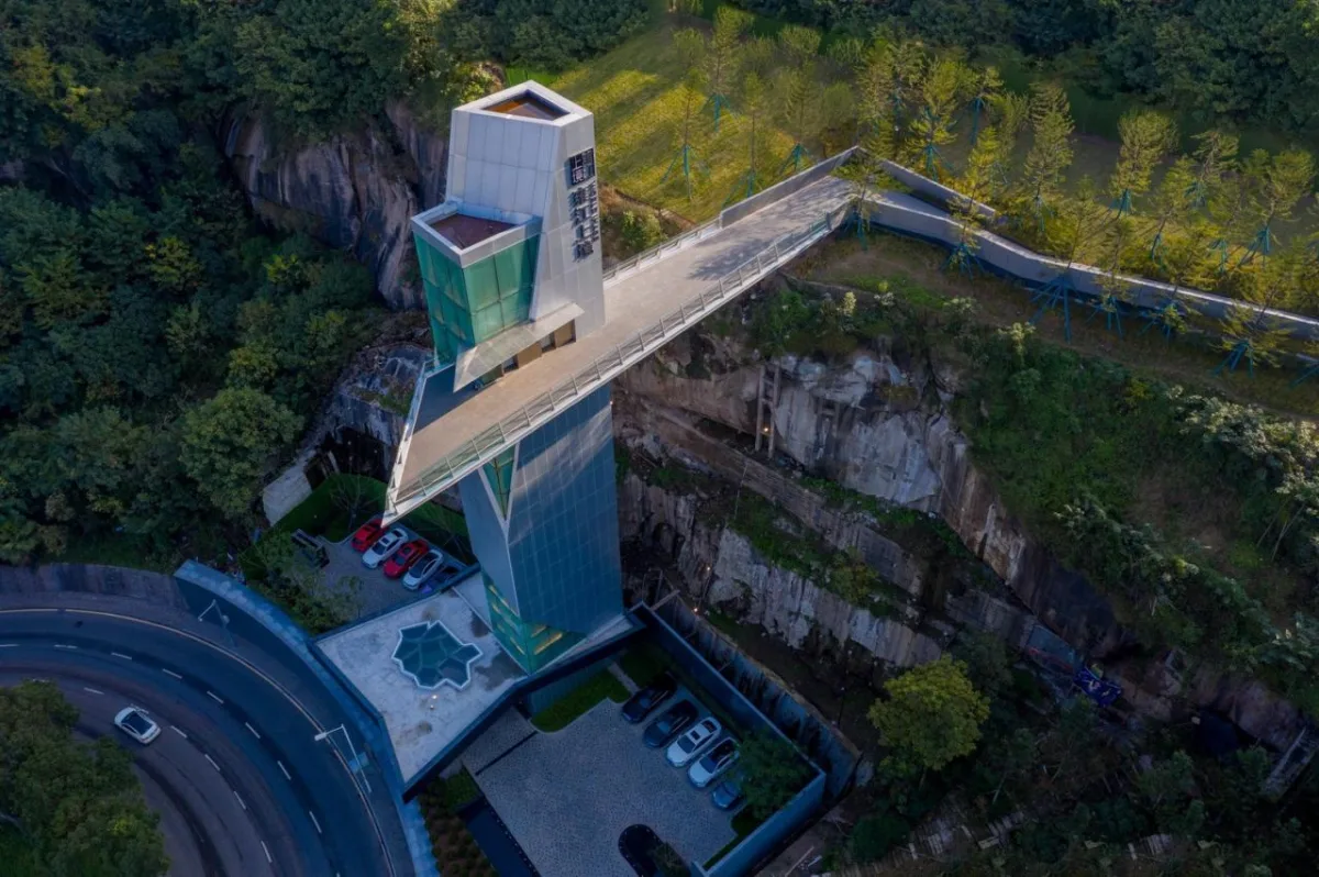 BIM建筑|悬崖顶上的城市生活体验馆—万州雍江上境展示中心 / aoe事建组