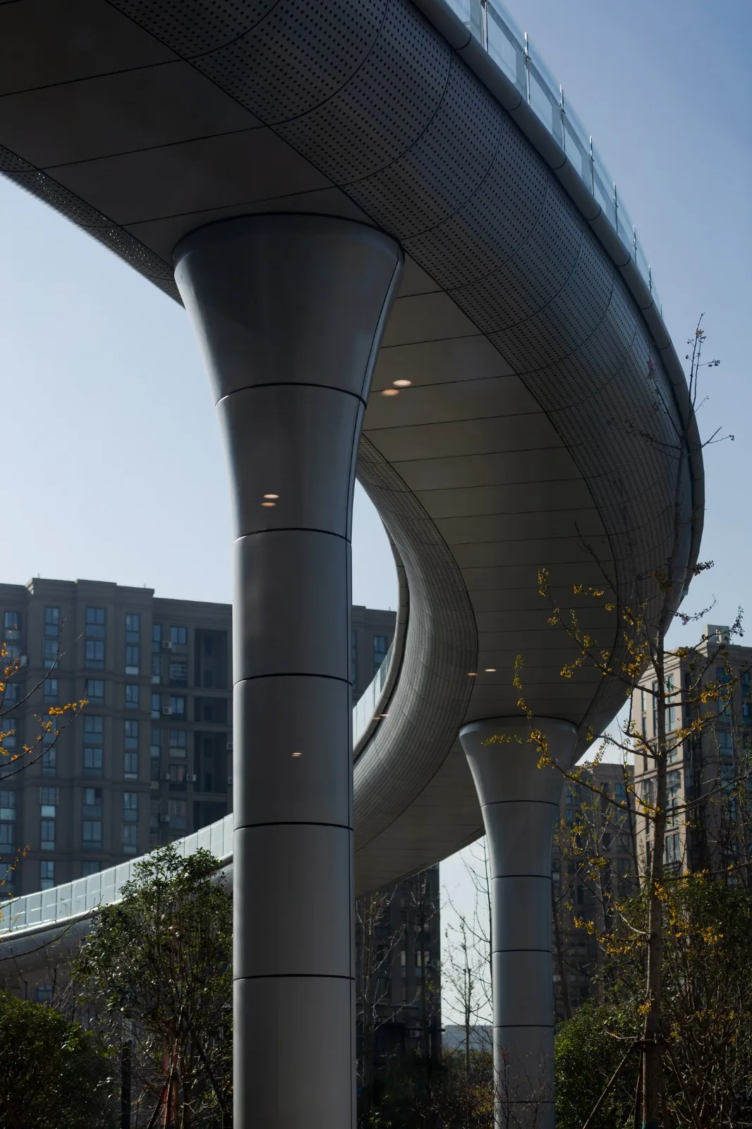 BIM建筑|踏着云朵去奔跑：杭州李宁体育园一期项目 / 柏涛建筑