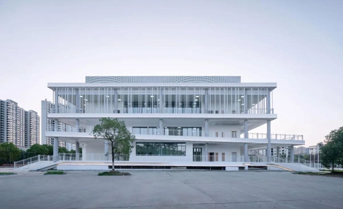 BIM建筑|宜黄一中综合楼 / 以靠建筑