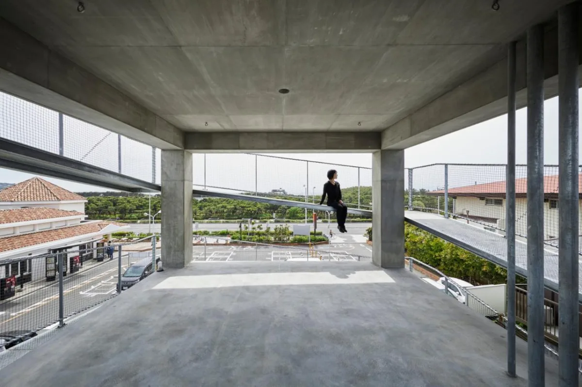 BIM建筑|坡道环绕建筑，鹄沼-Y之家/ KANIUE