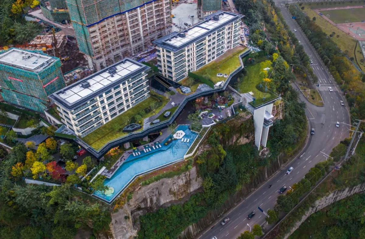 BIM建筑|悬崖顶上的城市生活体验馆—万州雍江上境展示中心 / aoe事建组