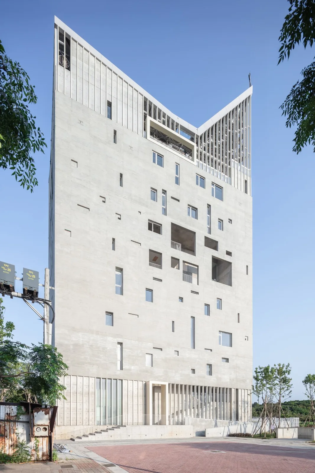 BIM建筑|垂直教堂，淡江教堂 / Behet Bondzio Lin Architekten