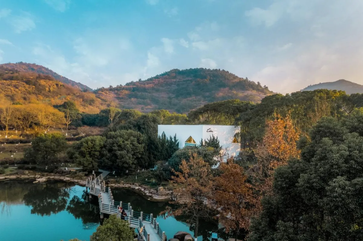 BIM建筑|白马涧龙池景区休闲餐吧 / 平介设计