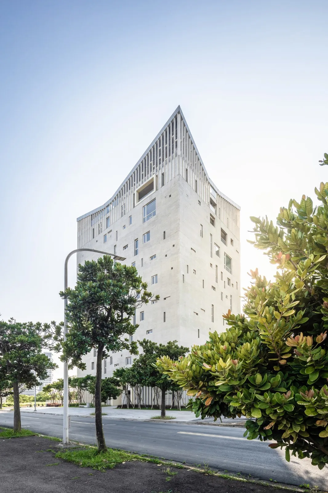 BIM建筑|垂直教堂，淡江教堂 / Behet Bondzio Lin Architekten