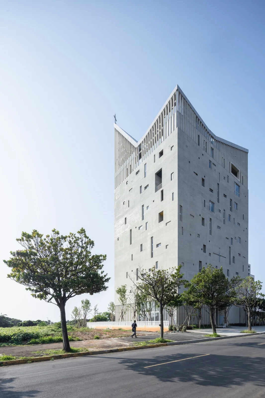 BIM建筑|垂直教堂，淡江教堂 / Behet Bondzio Lin Architekten