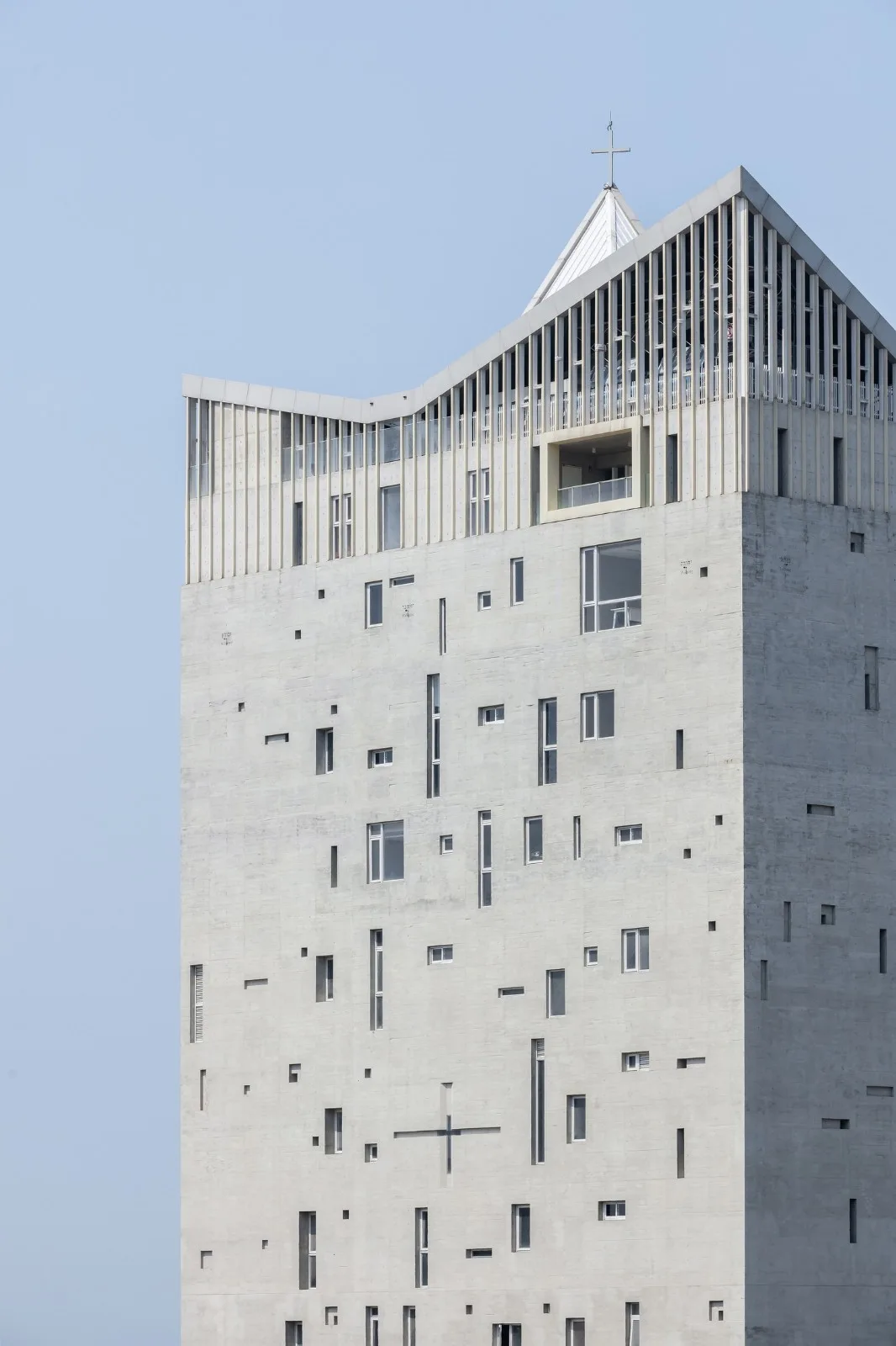 BIM建筑|垂直教堂，淡江教堂 / Behet Bondzio Lin Architekten