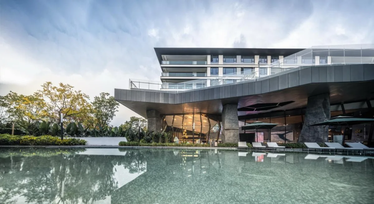 BIM建筑|悬崖顶上的城市生活体验馆—万州雍江上境展示中心 / aoe事建组