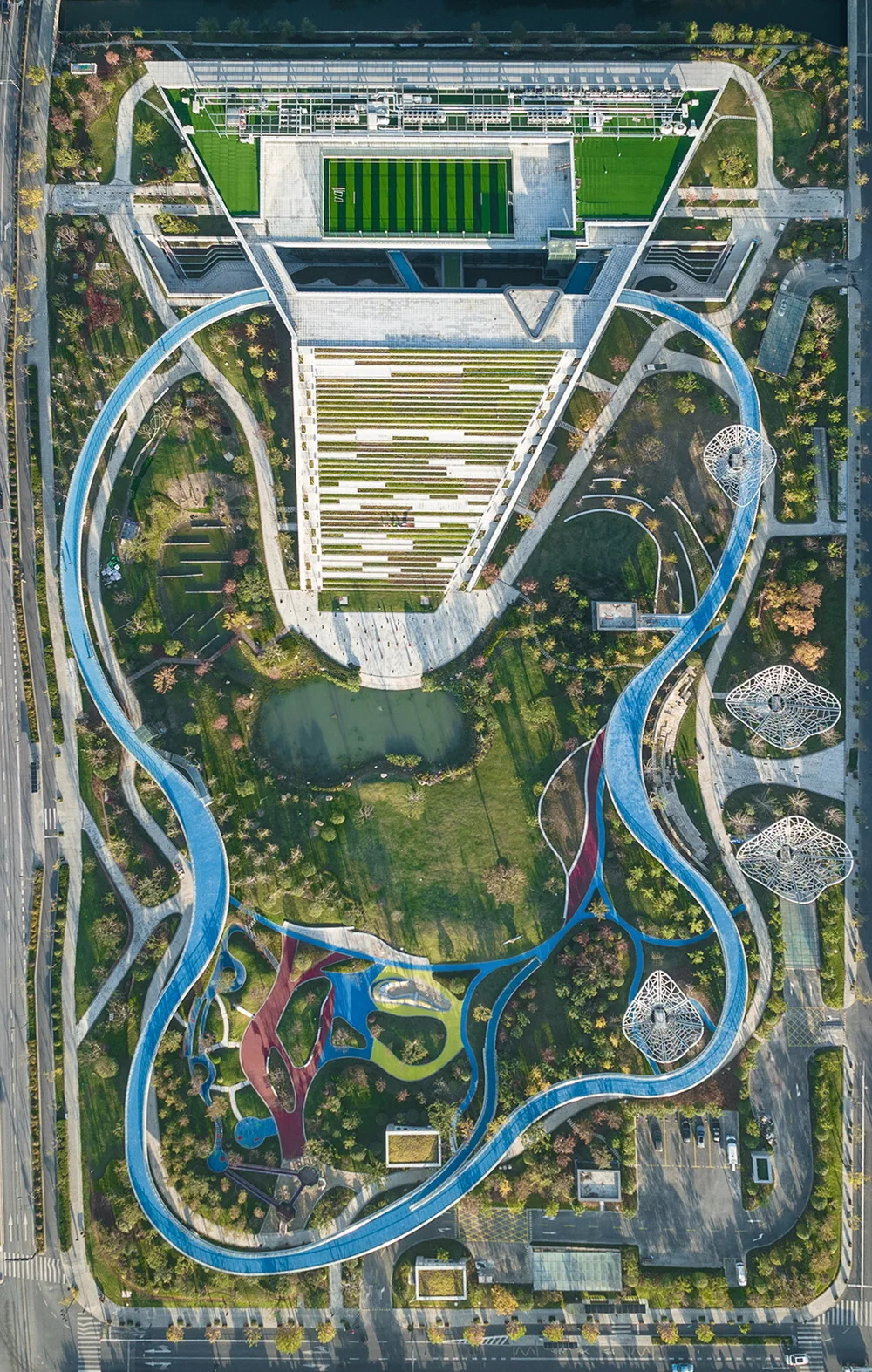 BIM建筑|踏着云朵去奔跑：杭州李宁体育园一期项目 / 柏涛建筑