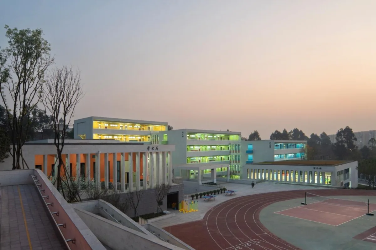 BIM建筑|黄甲小学扩建项目——秩序几何 / 本末建筑
