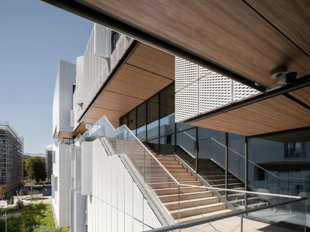 BIM建筑|莫里永学生宿舍 / 隈研吾建筑都市设计事务所 + CCHE