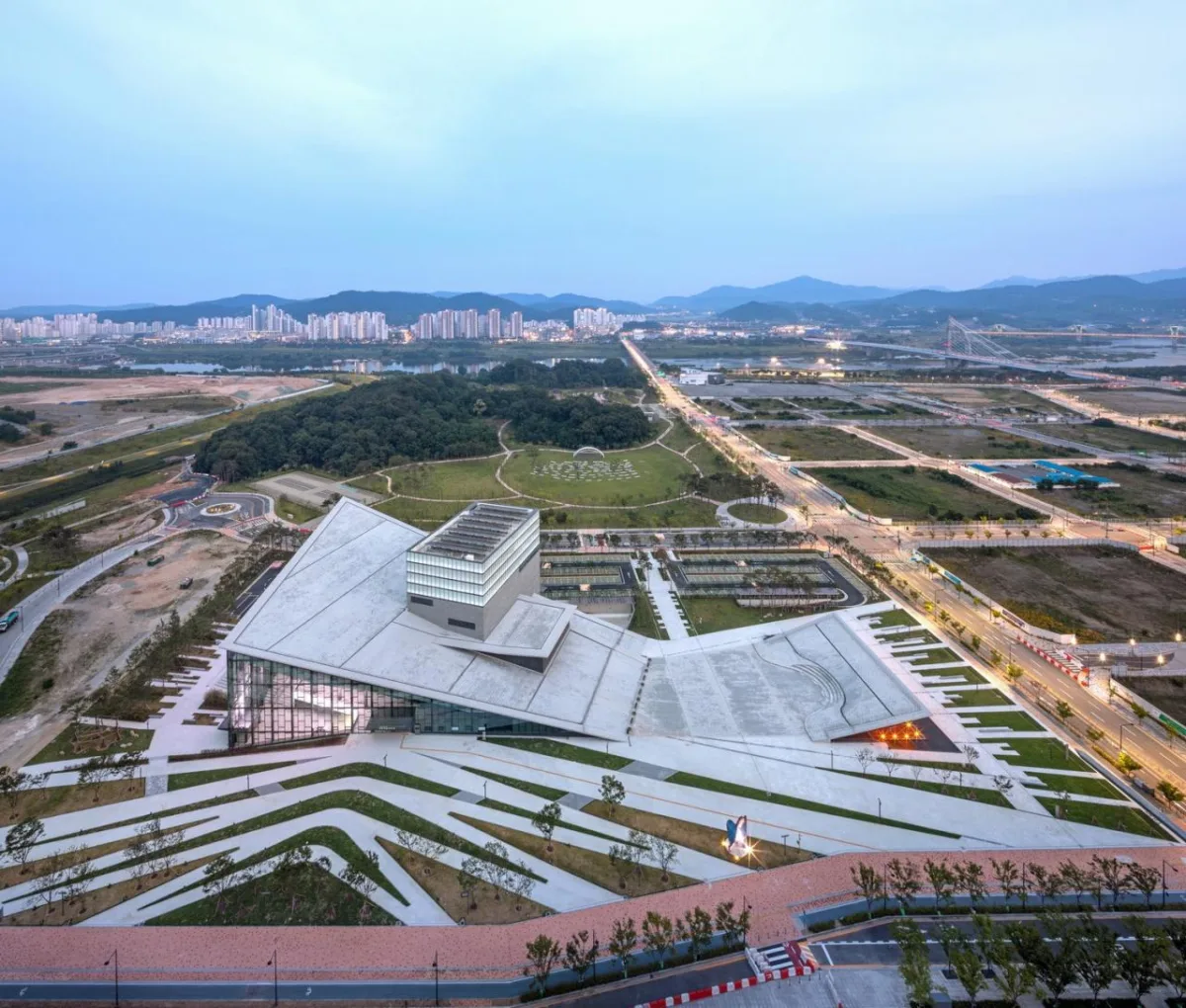 BIM建筑|掀起大地，世宗文化艺术会馆 / Designcamp Moonpark dmp
