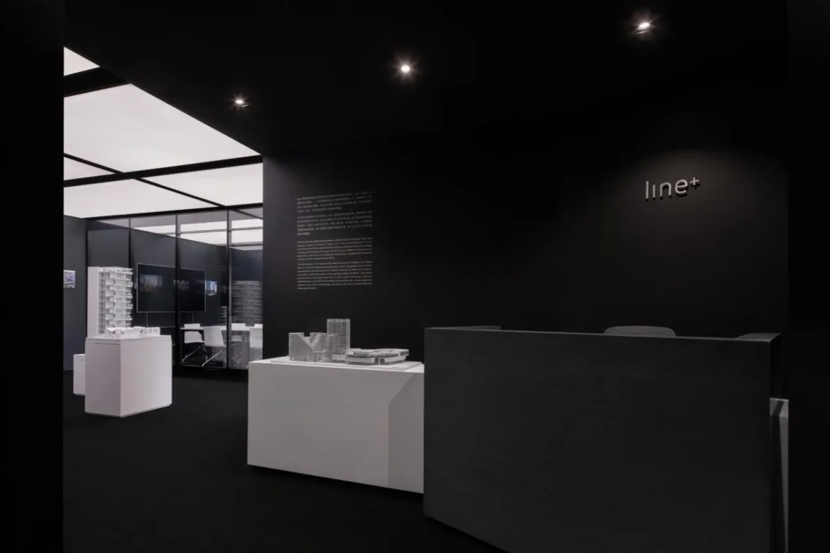 BIM建筑|设计师办公室： 黑白容器 / line+建筑事务所