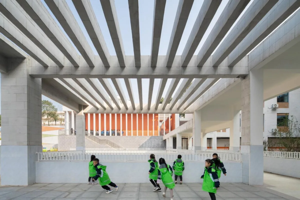 BIM建筑|黄甲小学扩建项目——秩序几何 / 本末建筑