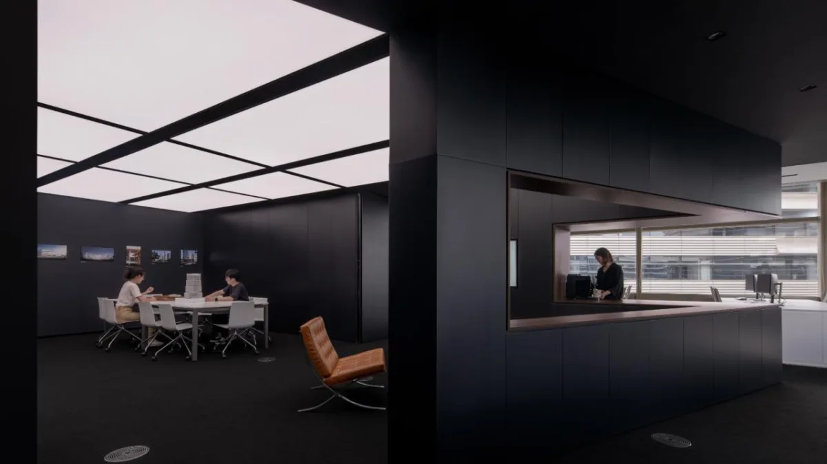 BIM建筑|设计师办公室： 黑白容器 / line+建筑事务所