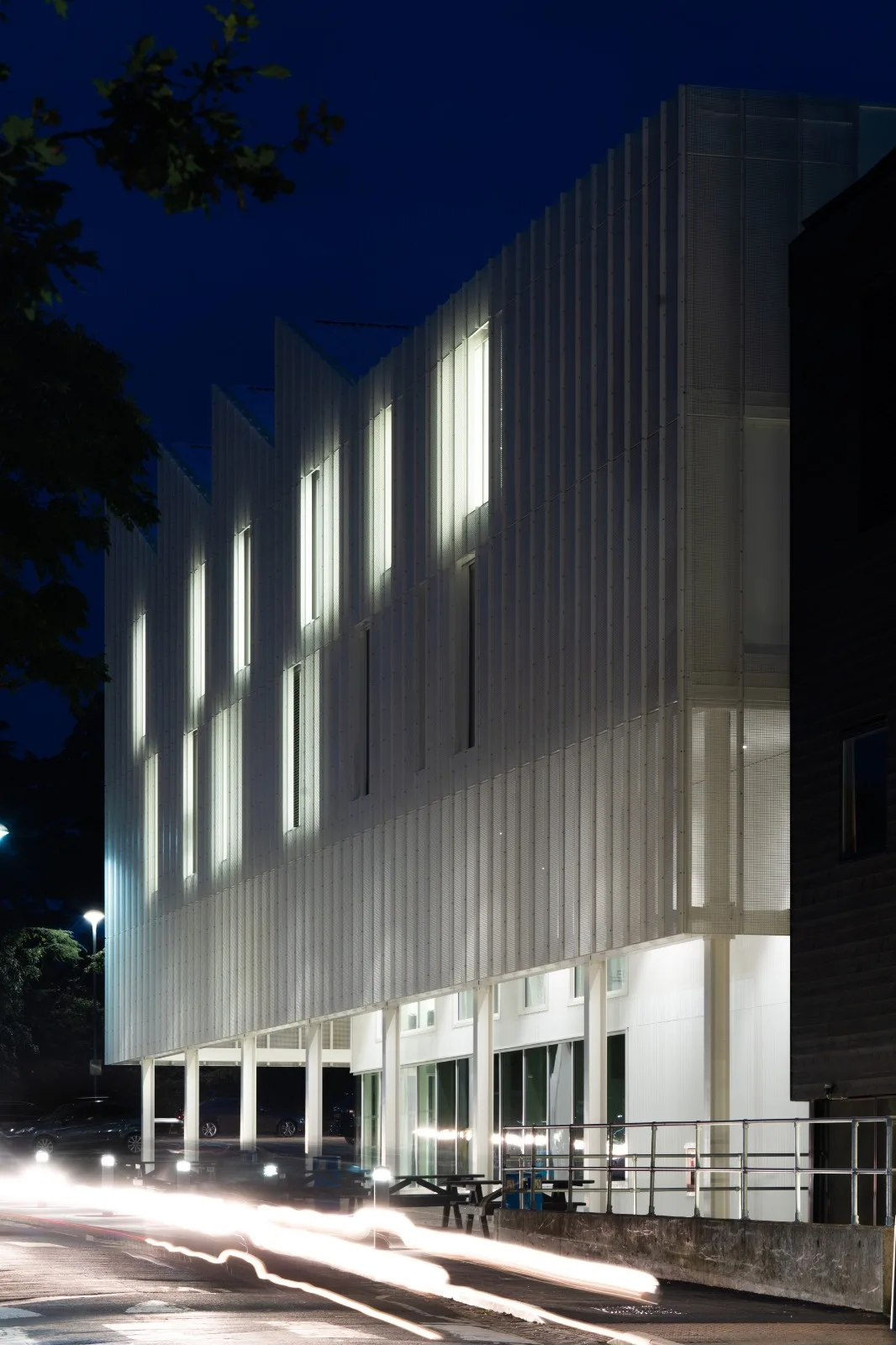 BIM建筑|诺维奇城市学院数字技术工厂 / Coffey Architects