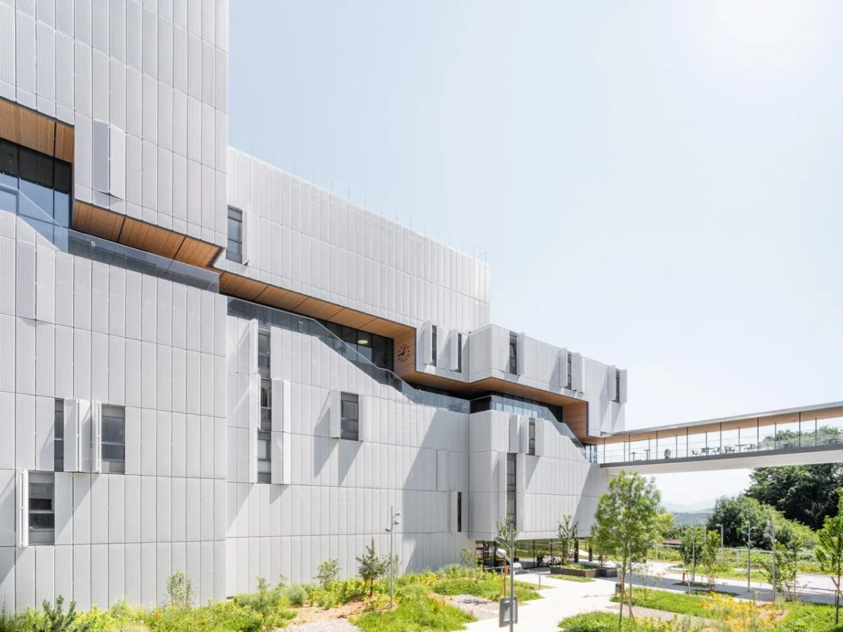 BIM建筑|莫里永学生宿舍 / 隈研吾建筑都市设计事务所 + CCHE