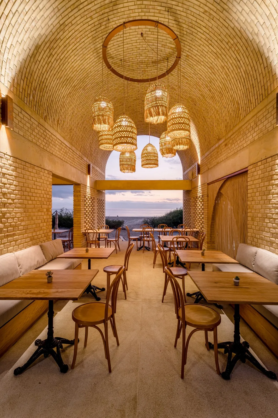 BIM建筑|原生态拱顶海岸酒店 / Taller de Arquitectura X / Alberto Kalach