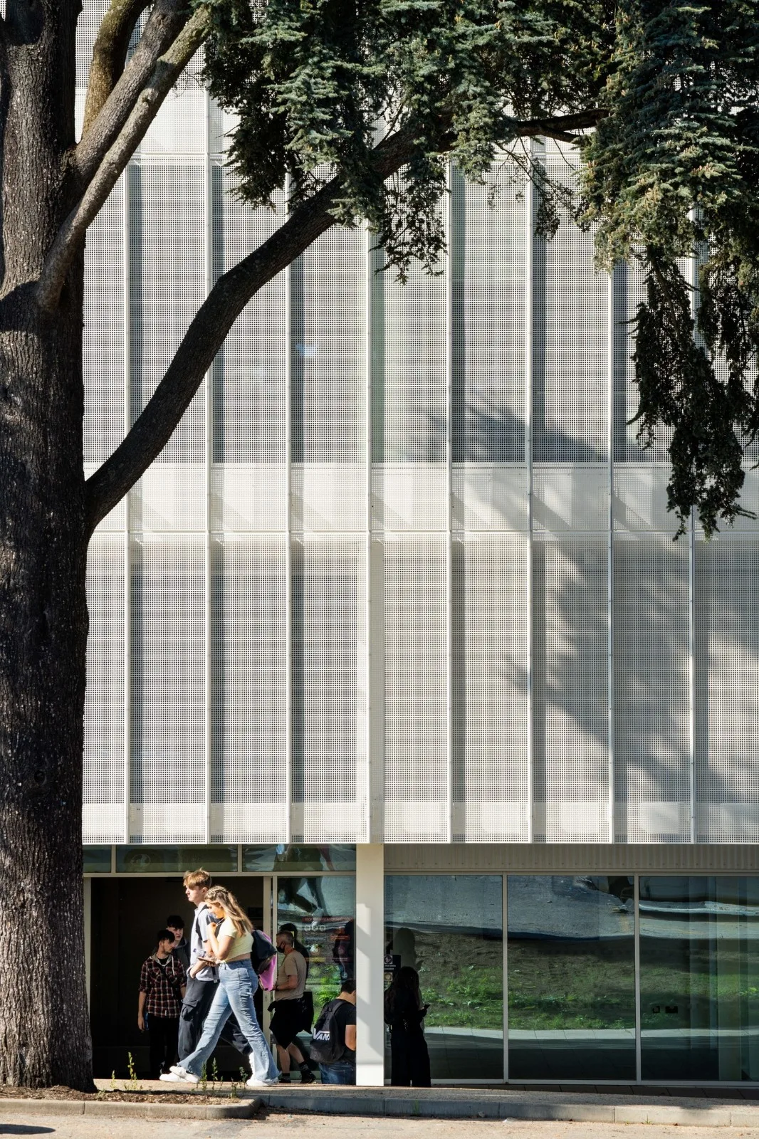 BIM建筑|诺维奇城市学院数字技术工厂 / Coffey Architects