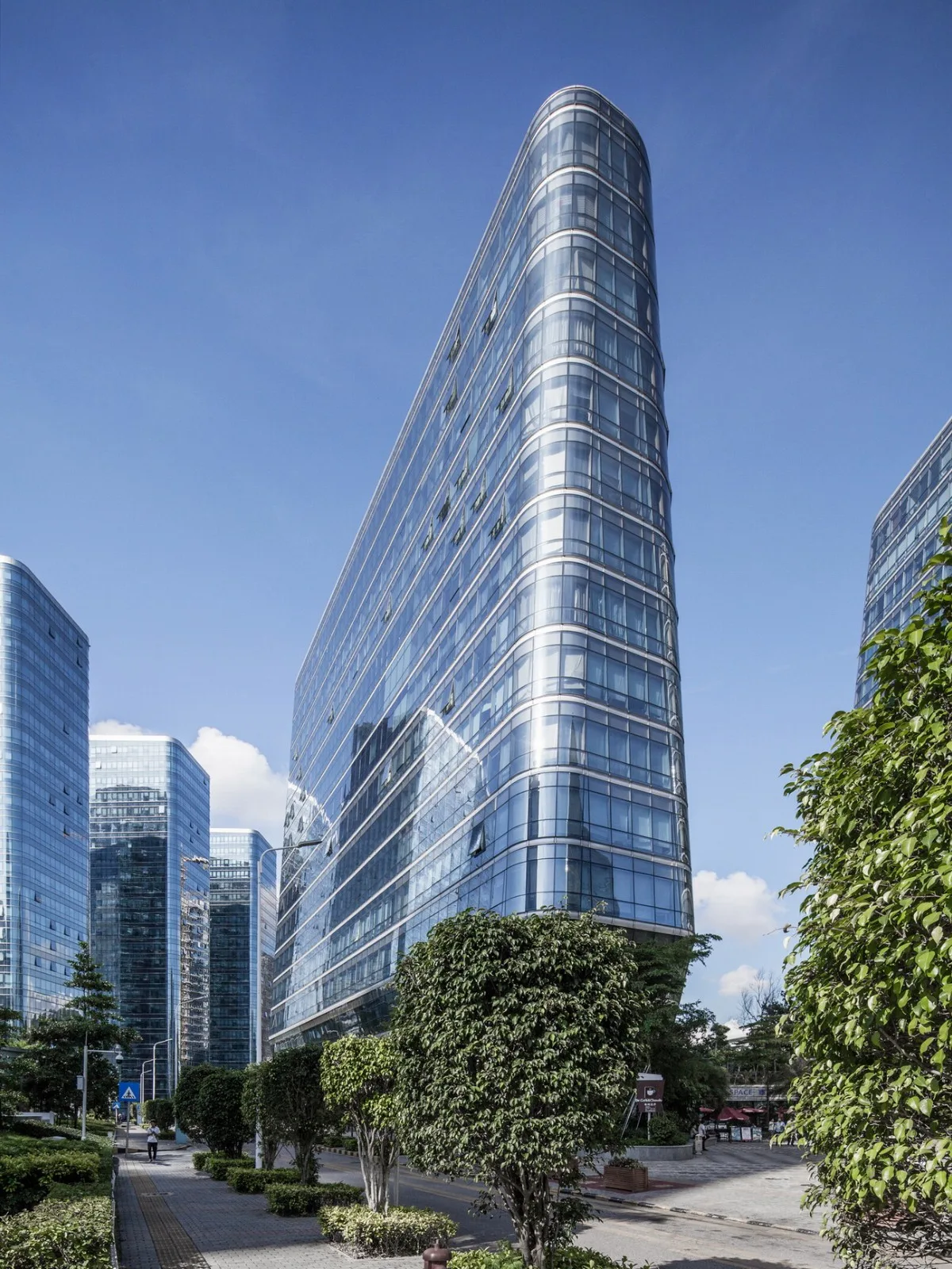 BIM建筑|南方大学科技园和B1塔楼 / Saltans Architects