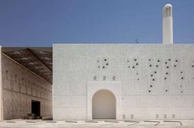 BIM建筑|达巴格工作室设计书法覆盖的清真寺-BIM建筑网