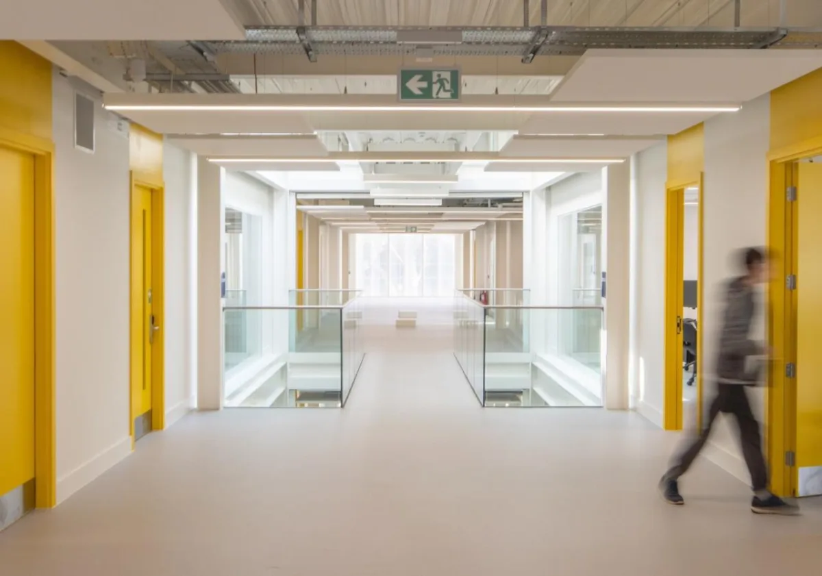 BIM建筑|诺维奇城市学院数字技术工厂 / Coffey Architects