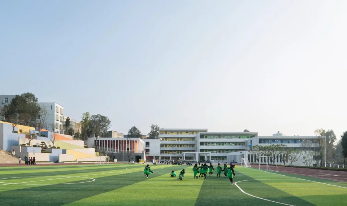 BIM建筑|黄甲小学扩建项目——秩序几何 / 本末建筑