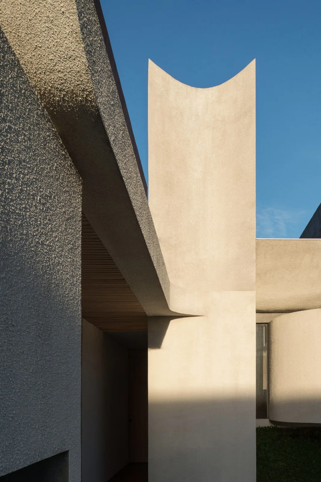BIM建筑|狭长地形下的独立住宅：YD 住宅 / Isso Architects