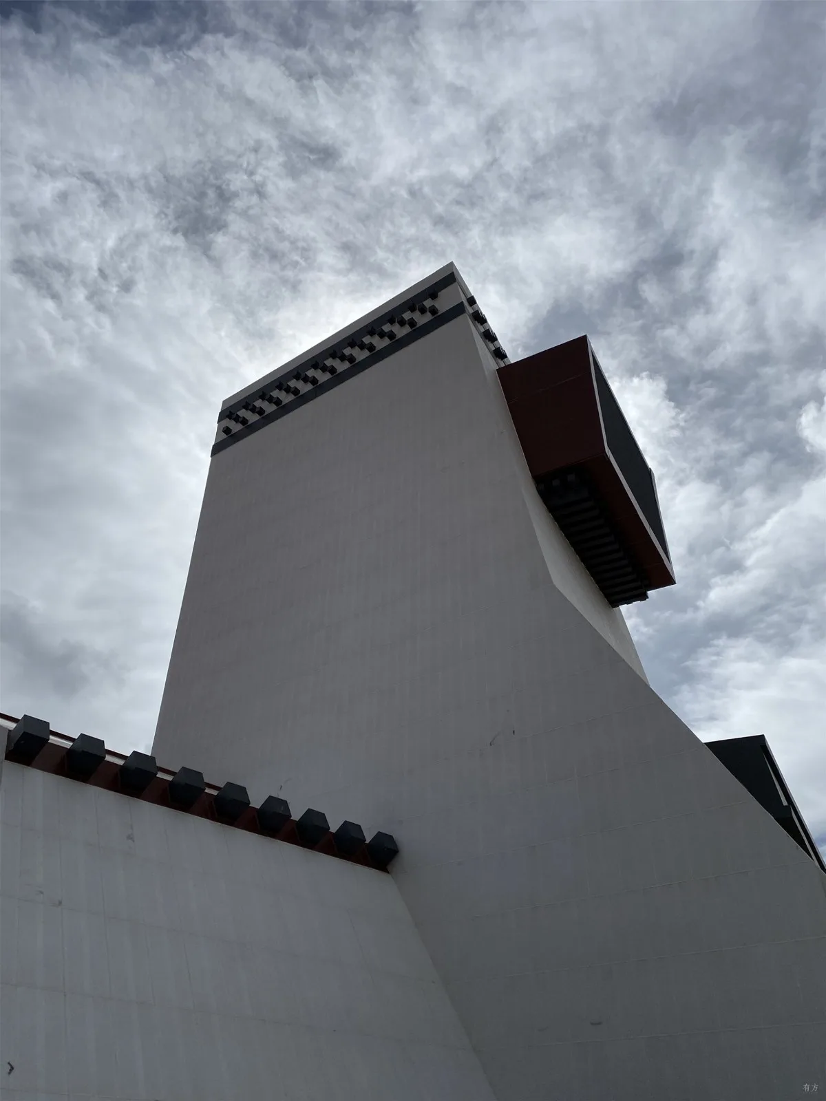 BIM建筑|高寒高海拔地区的当代建筑实践 / 小隐建筑